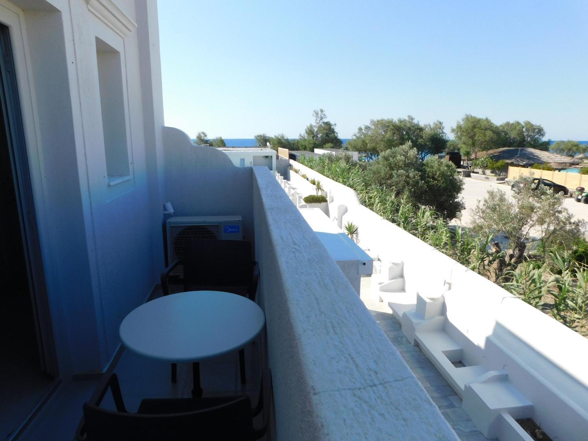 Perissa Beachfront Rooms 外观 照片